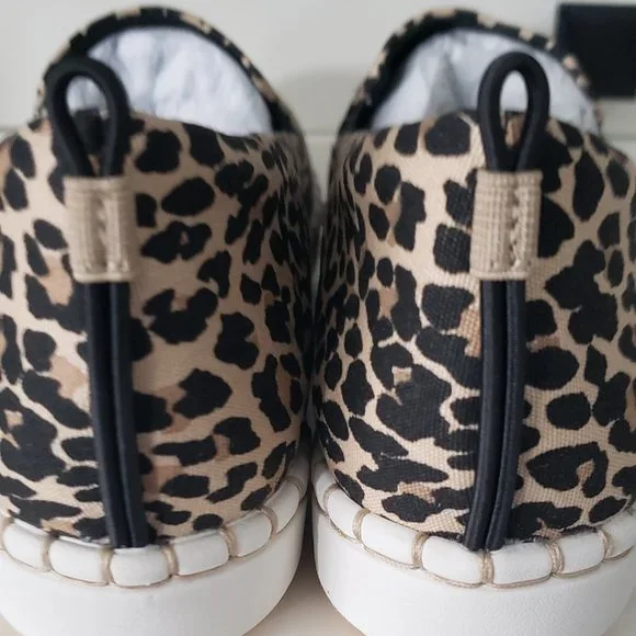 NWT: Clarks Women's Step Glow Jade Loafer Flat, Leopard Print  Size 9W - Picture 8 of 9